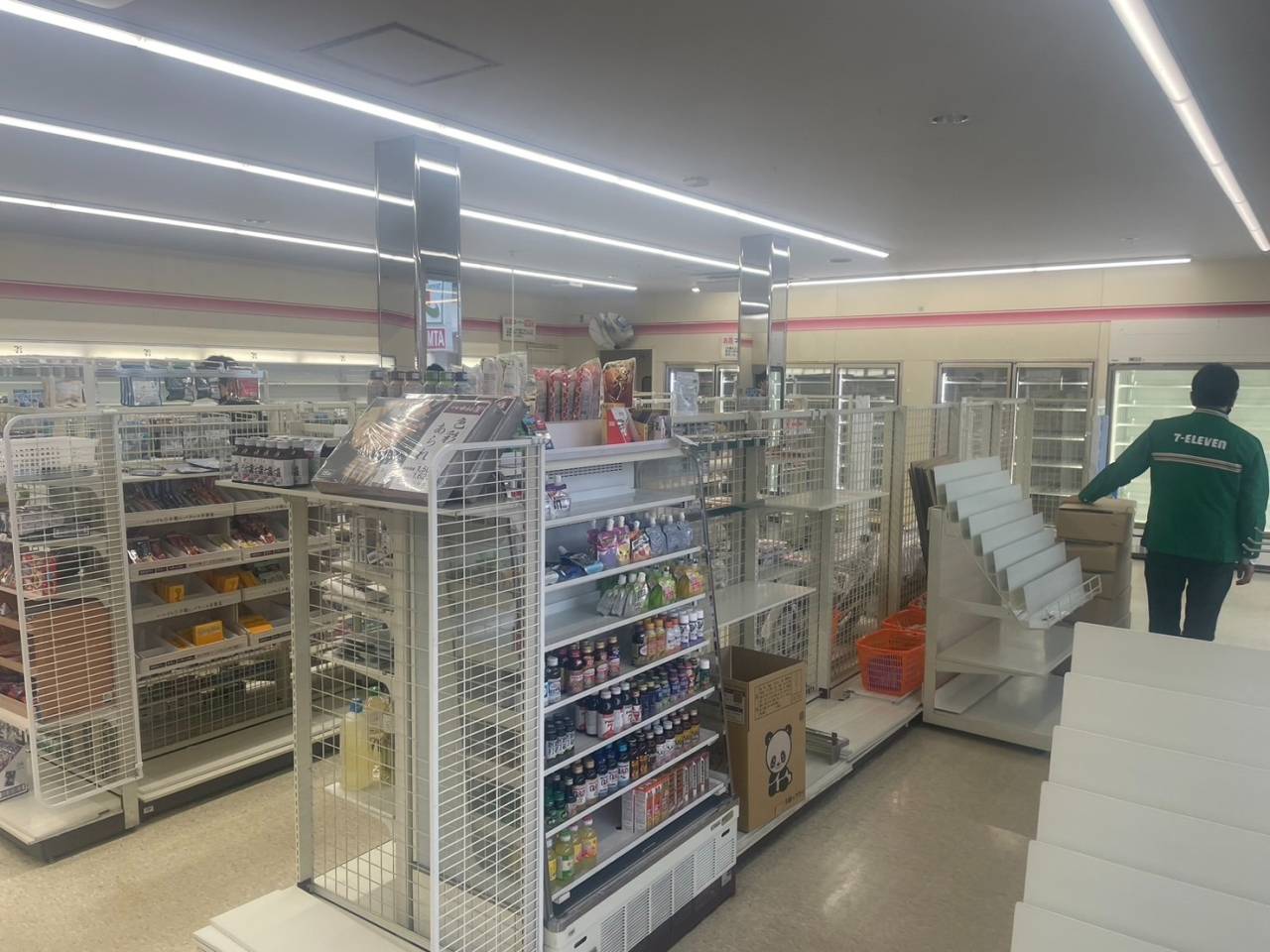 コンビニ 内装解体工事 | ブログ | 町田市の解体工事なら株式会社新榮